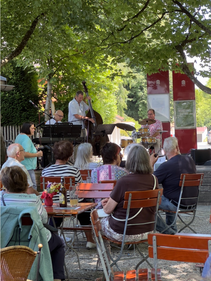 Auftritt Picknick Bienert
